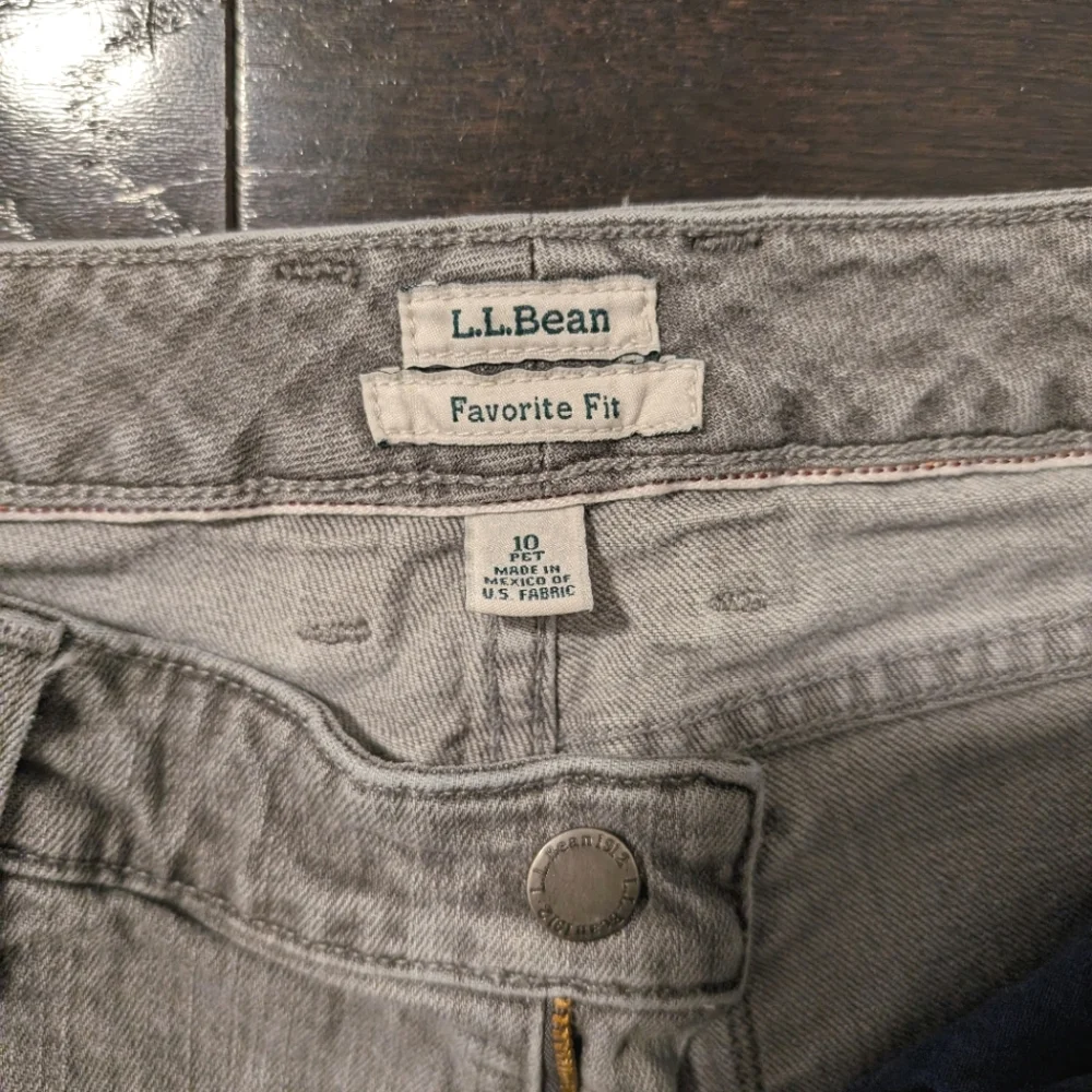 2/$15 ✨L.L Bean Favorite Fit Petite Jeans - Picture 3 of 5